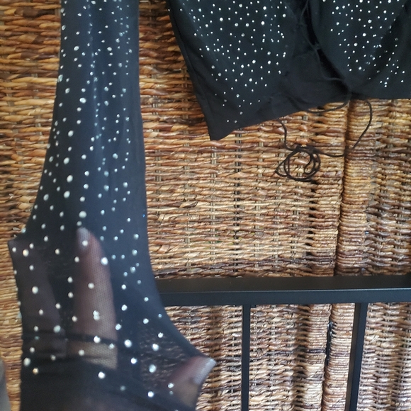New black, sequin, crop top, long sleeve - Picture 3 of 7